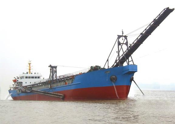 Self unloading barge for sand or coal