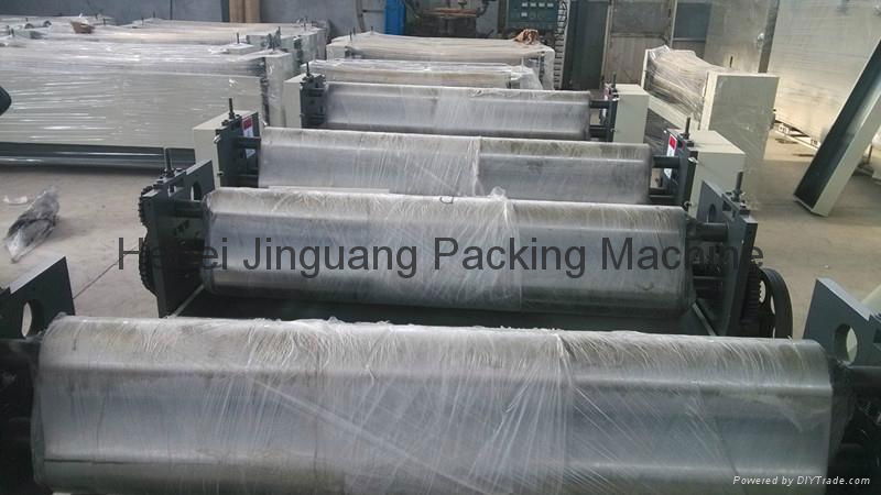 Corrugated paperboard gluing machine 4