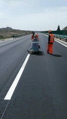 Reversed thermoplastic road marking machine