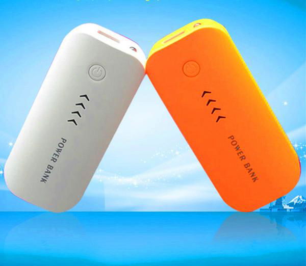 2017 gift items 5600mah power bank with led light