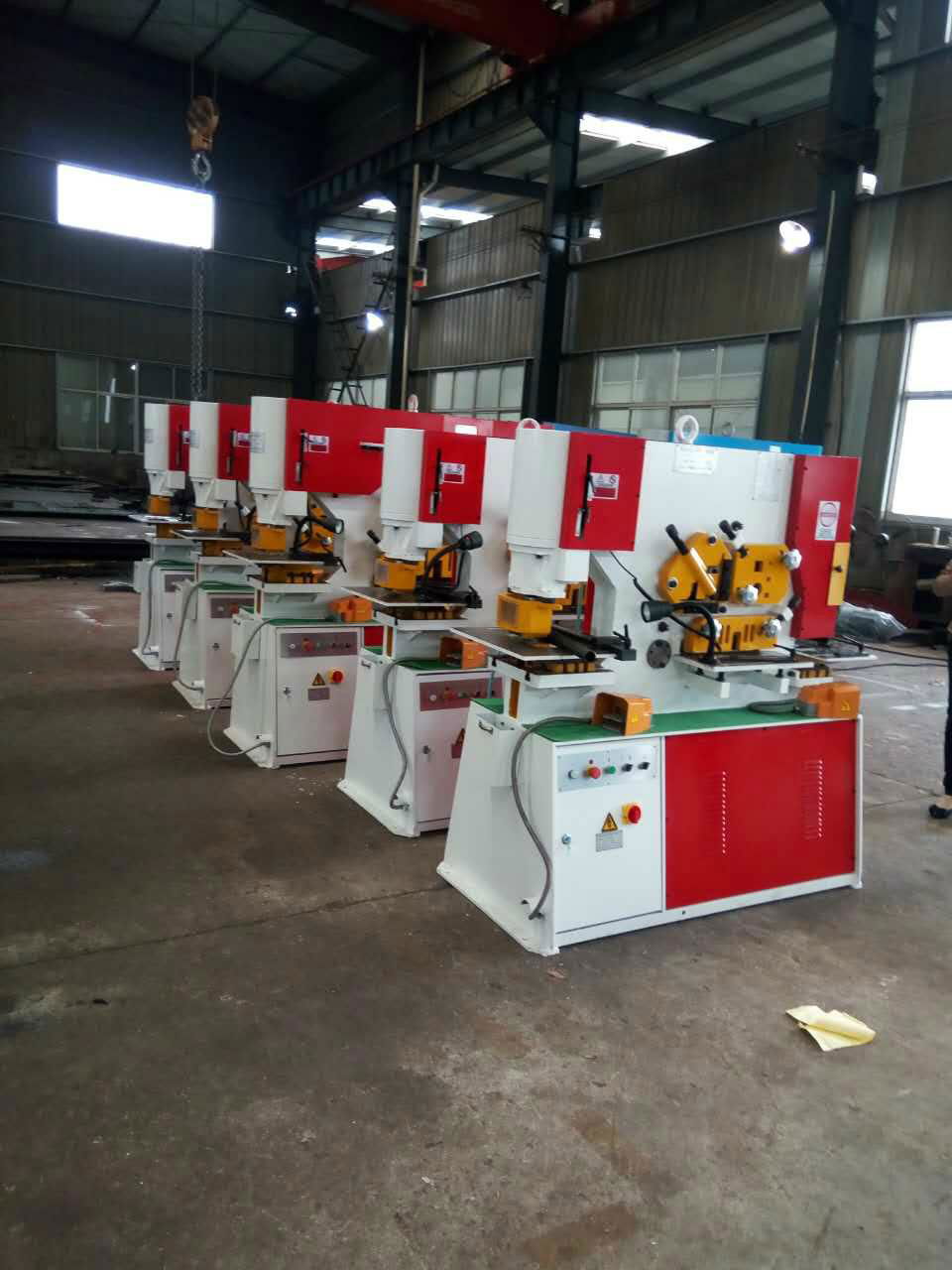 6.	Q35 Y Hydraulic Iron Worker Hydraulic Combined Punching and Shearing Machine  3