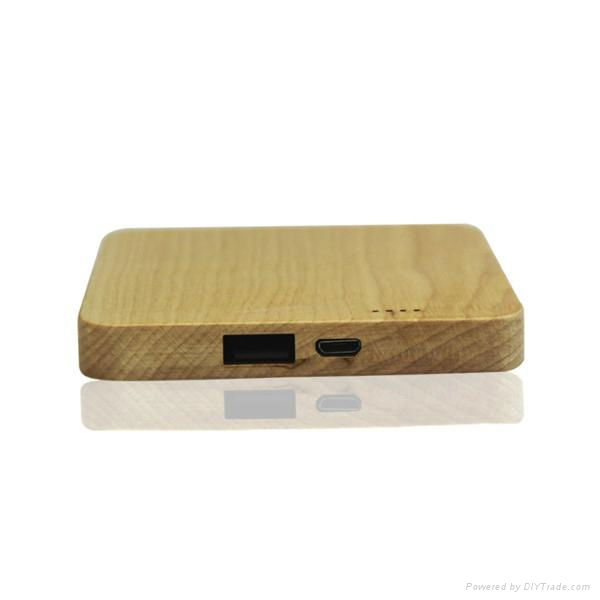 Bamboo wooden power charger with polymer battery cell 7800mAh 3