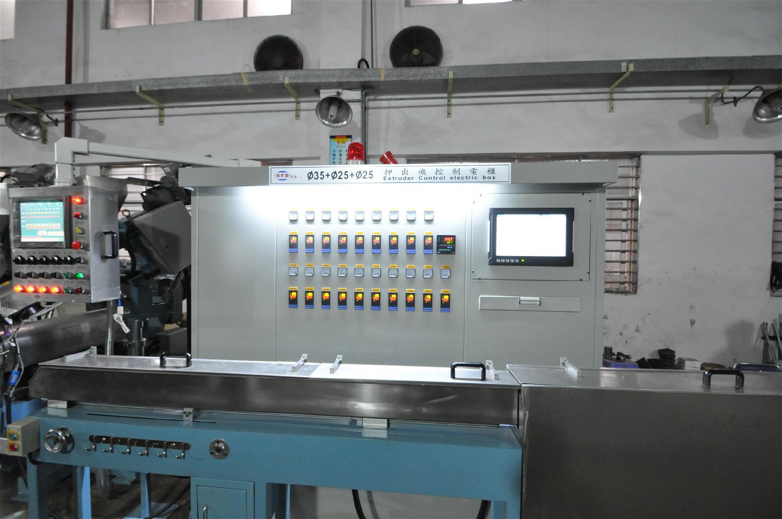 Physical foaming extrusion line