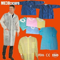 PP SMS PP+PE Non Woven Gown Disposable Knitted Collar Lab Coats with Press Butto