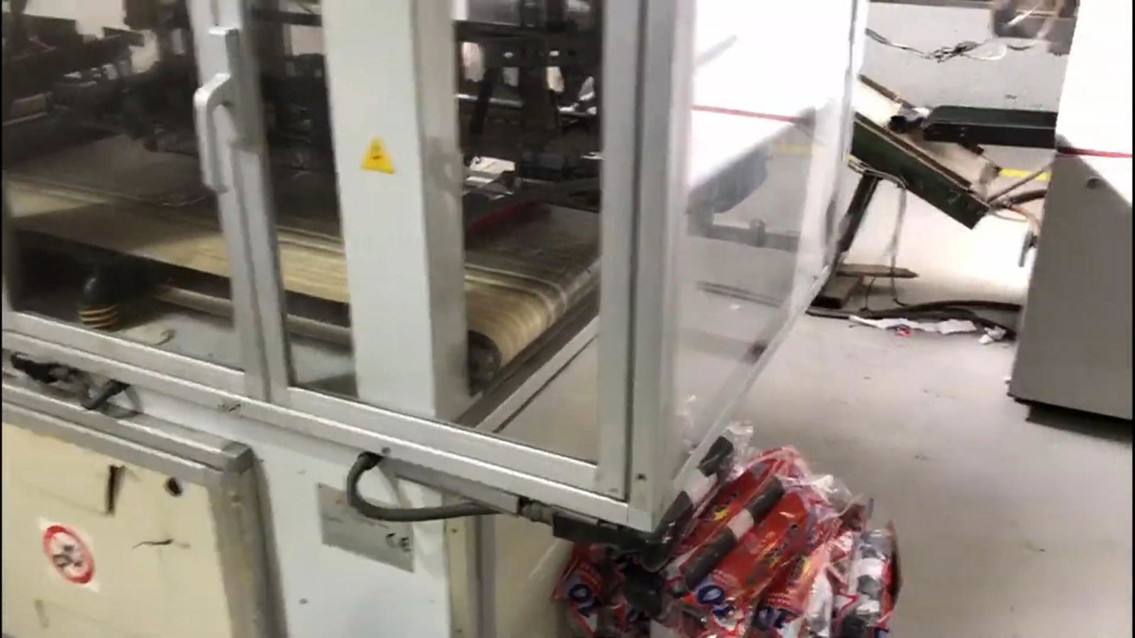 Garbage bag making machine with draw tape 5