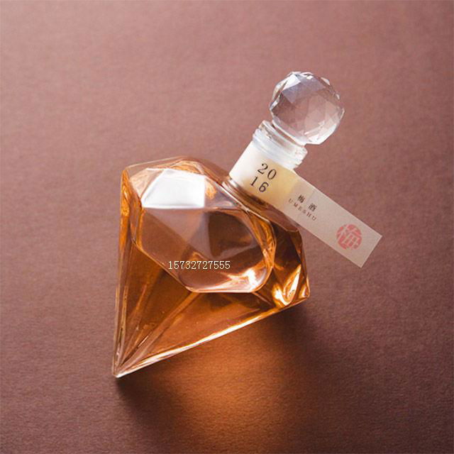1000ml handmade Diamond Shaped Glass Wine Bottle for whiskey 2