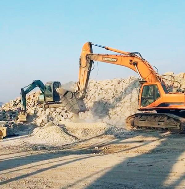 Excavator crusher