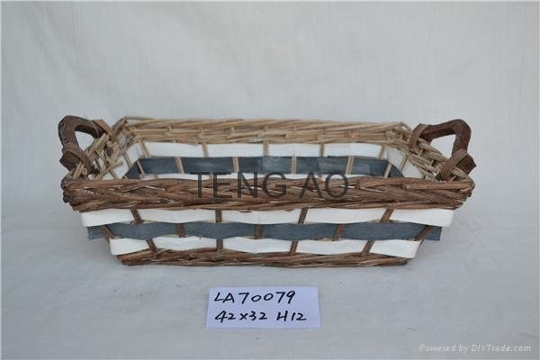 Willow Basket with Woodchip Material 3