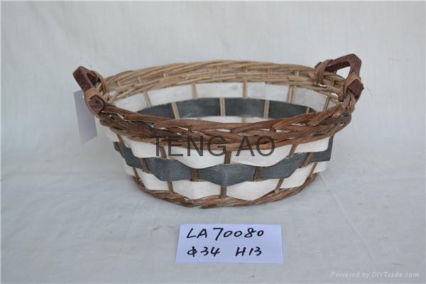 Willow Basket with Woodchip Material 2