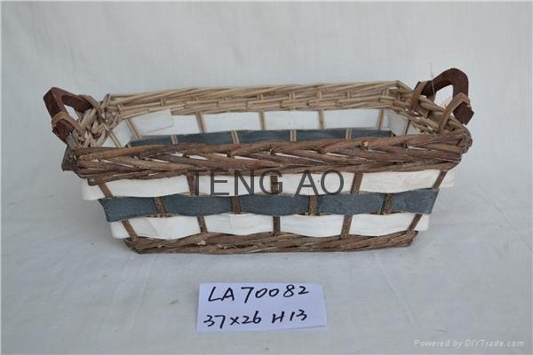 Willow Basket with Woodchip Material 4