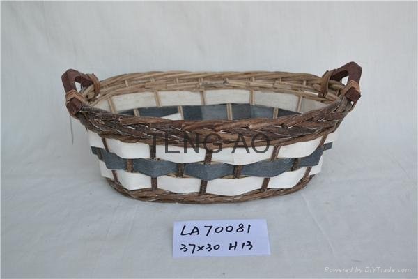 Willow Basket with Woodchip Material 5