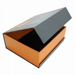 Custom magnetic closure drawer box