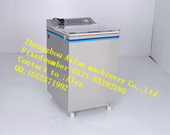 Automatic vacuum packaging machine