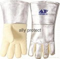 High heat resistant gloves with aramid