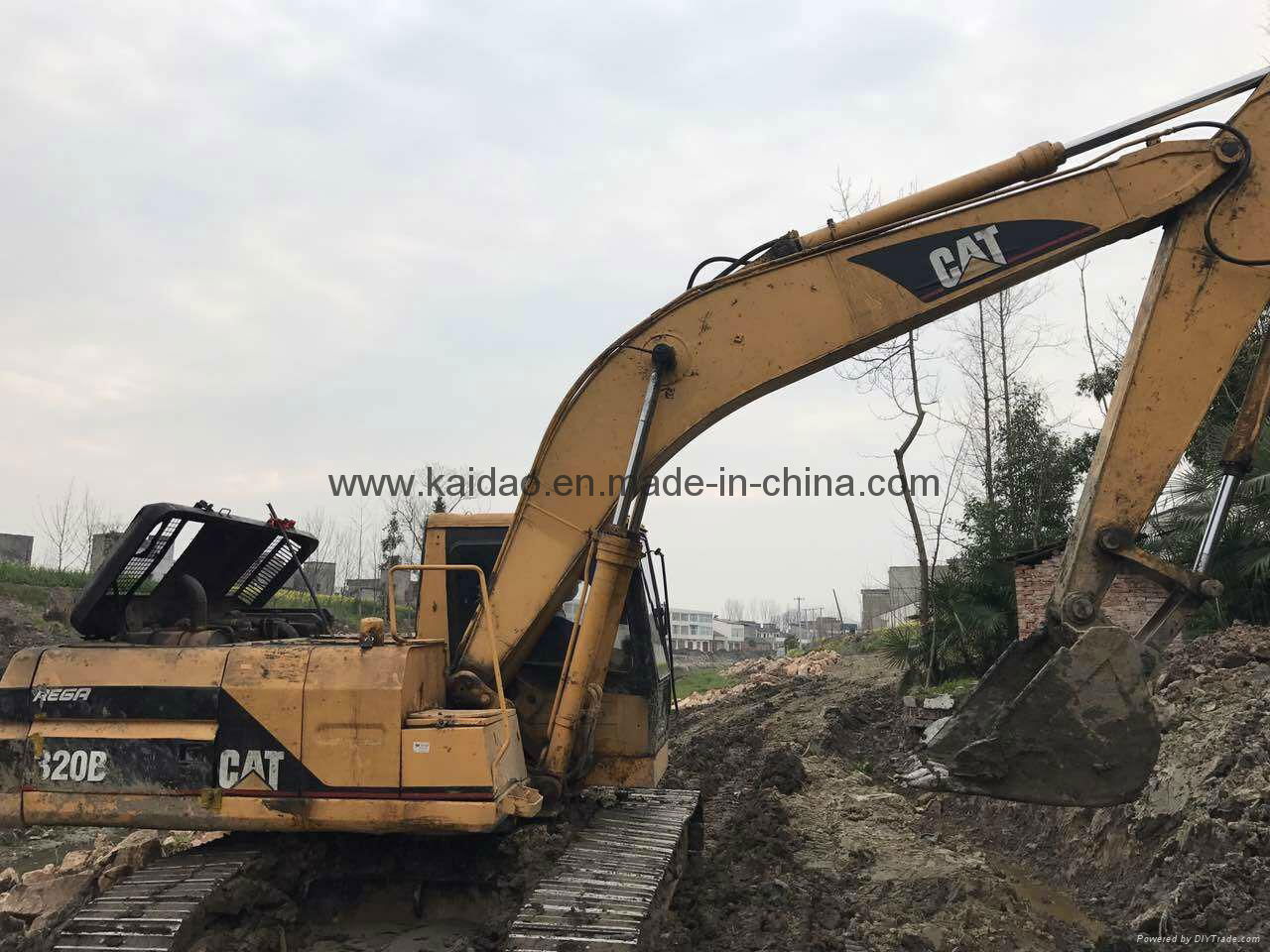 Used Cat 320b crawler excavator 3