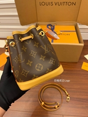 2025 real leather     mall bags for phone bucket gift bags key Chain bag