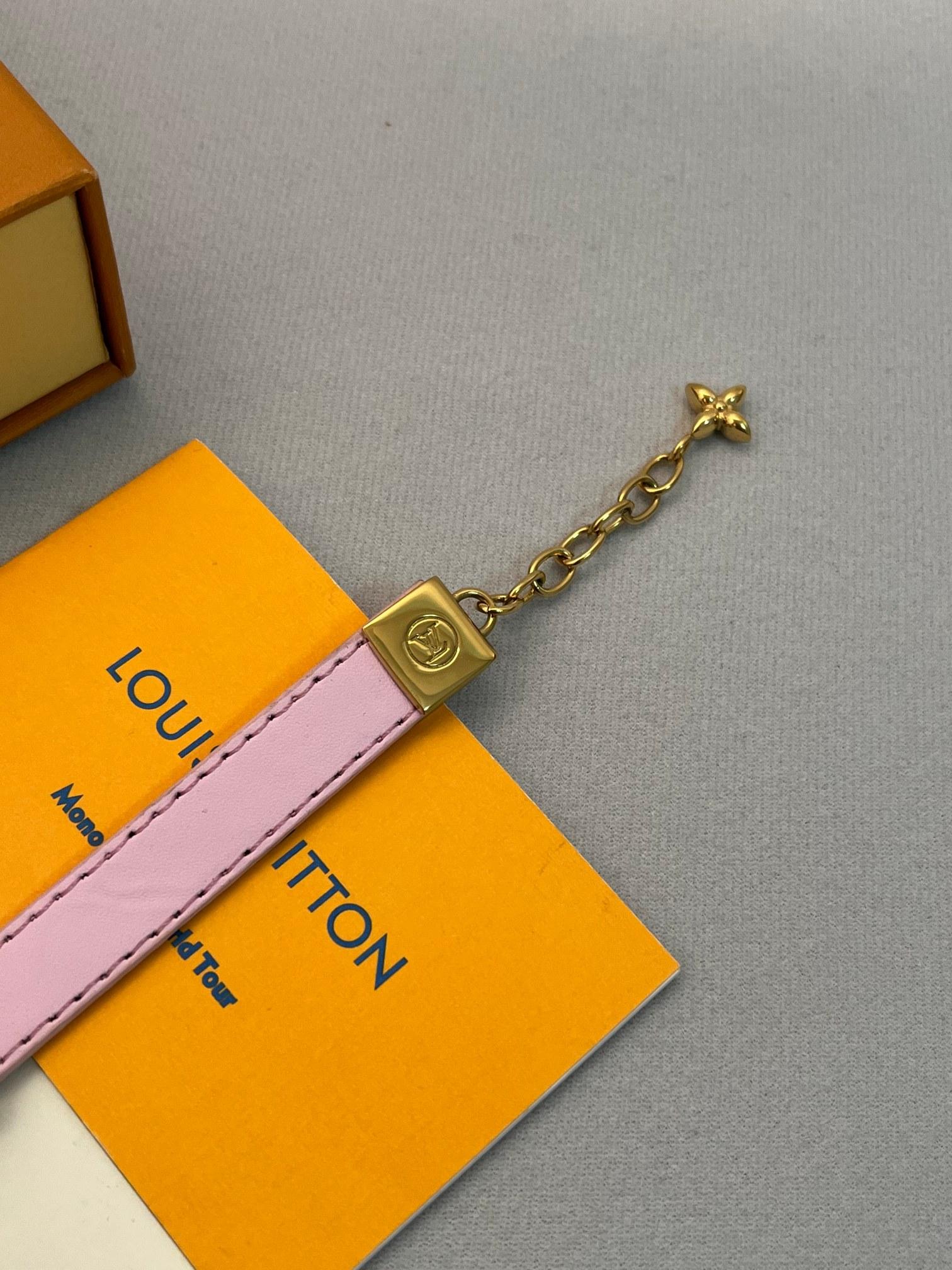 Hot fashion     rist Monogram Wrist Bracelet leather wristband Jewelry 2