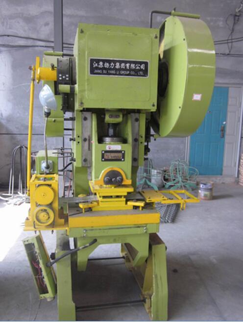 Single or double barbed wire galvanized steel barbed wire machine 4