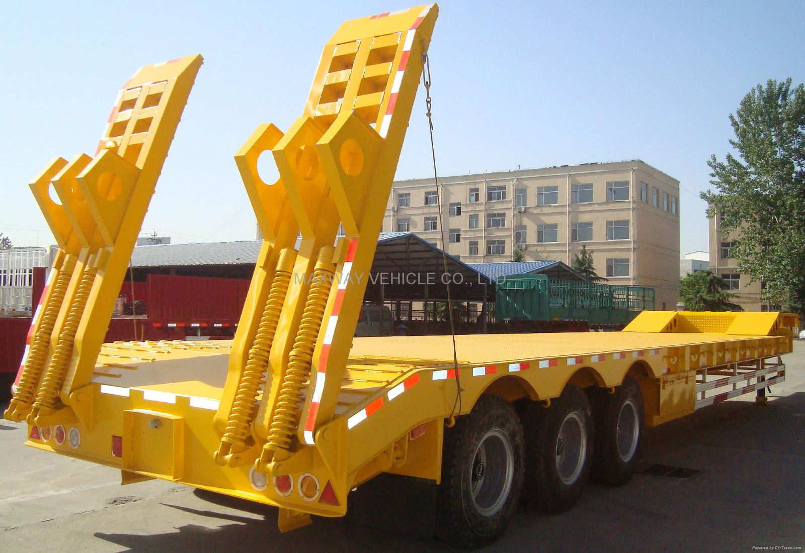 China brand 3axle 4axle Lowbed semi truck trailer sale price 3.