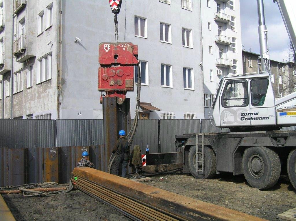 Used vibro hammer PVE 2316 VM to work on a crane or piling rig 2