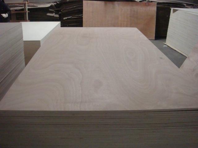 Hot Selling 1220X2440mm Commercial Okoume Plywood  3