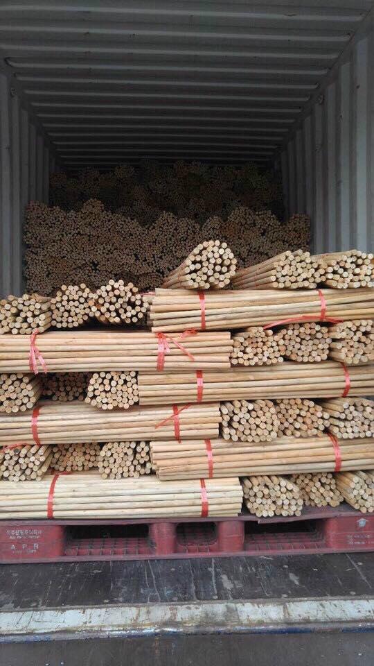 VIETNAM WHOLESALE WOODEN BROOM HANDLES WITH BEST PRICE VH_Broomstick