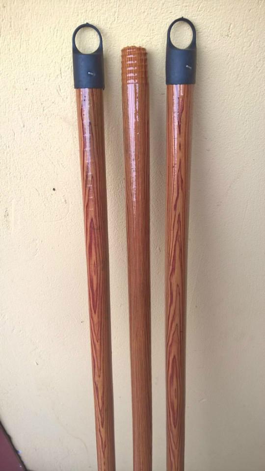VIETNAM WHOLESALE WOODEN BROOM HANDLES WITH BEST PRICE VH_Broomstick