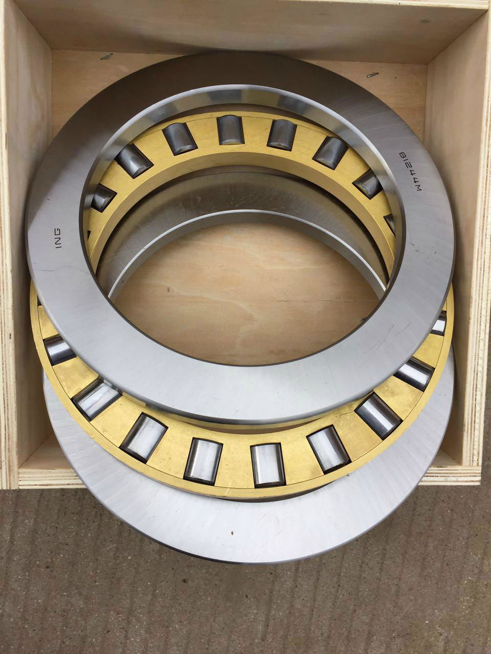 ING 81244M Thrust cylindrical roller bearings