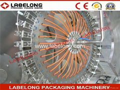 Automatic carbonated beverage filling machine