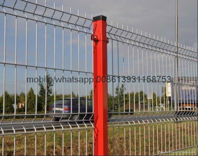 2017galvanized pvc coated welded wire mesh fence 2