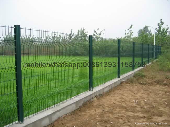 2017popular green powder coated metal farm fence 2