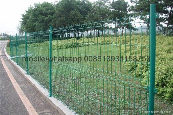 good quality pvc coated welded fence and gate 3