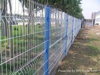 2017popular pvc coated welded fence post 2