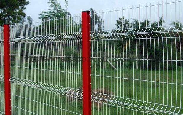 2017popular pvc coated welded fence post 4