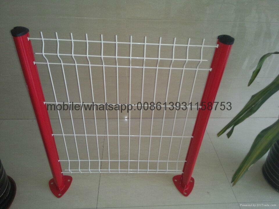 2017popular red color powder coated galvanized fence  3