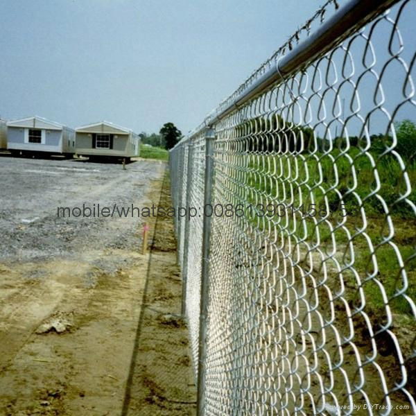 green galvanized pvc coated chain link sport fence
