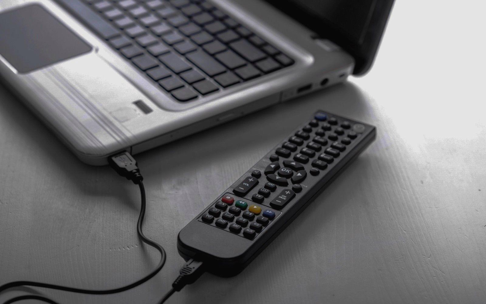 4in1RemoteControlUSBProgrammableuniversalPCforTVDVDSATAUX