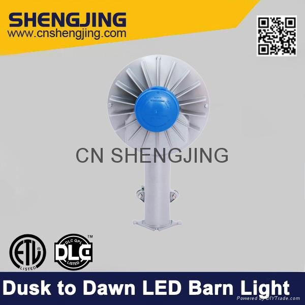 Dusk to Dawn LED Barn Light IP65 2
