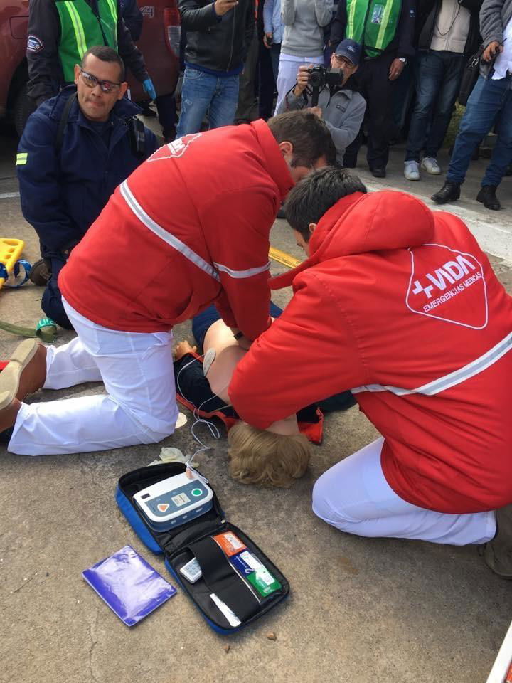 Defibrylator treningowy AED XFT-120C+ w akcji