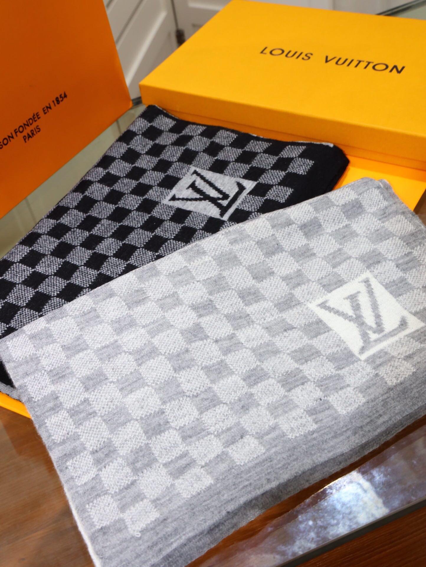 Cheap Louis Vuitton Scarf Silk LV Monogram Scarf Cheap LV Silk Scarf LV scarves (China Trading ...