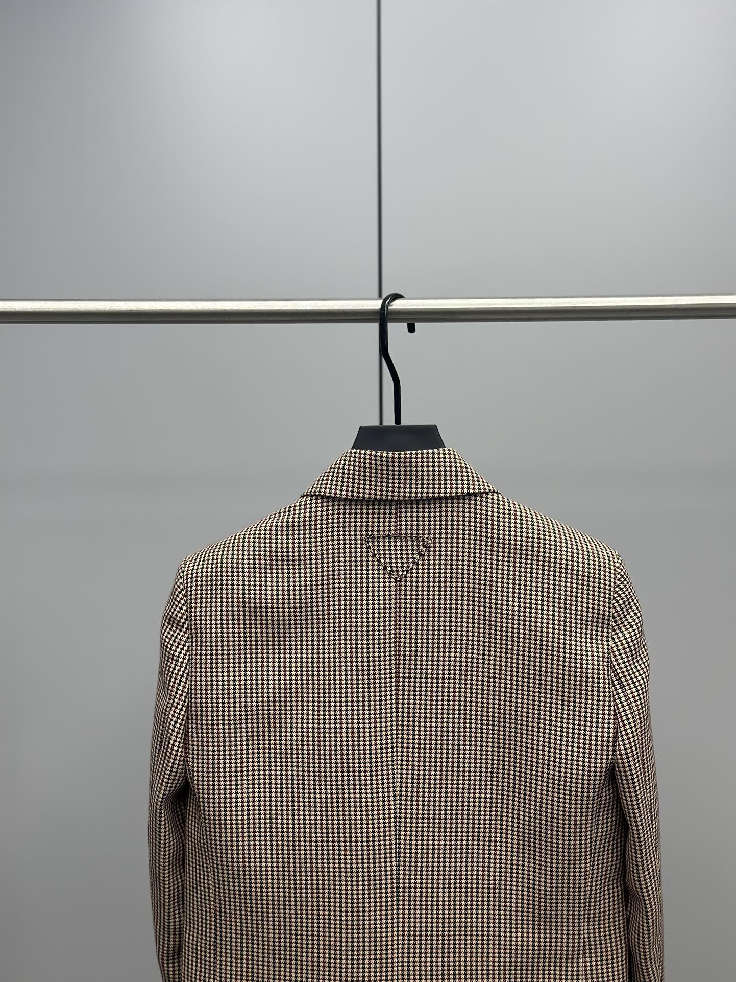       Single-breasted cashmere jacket       Jackets for Women       Coats  12
