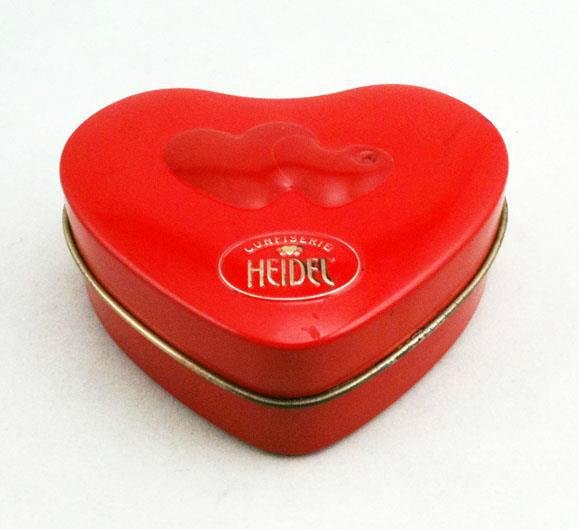 Romantic heart shaped chocolate gift tin box; heart shaped cookie tin box 2