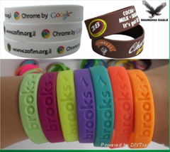 2017 OEM Cheap Debossed embossed rubber custom silicone bracelet silicone wristb