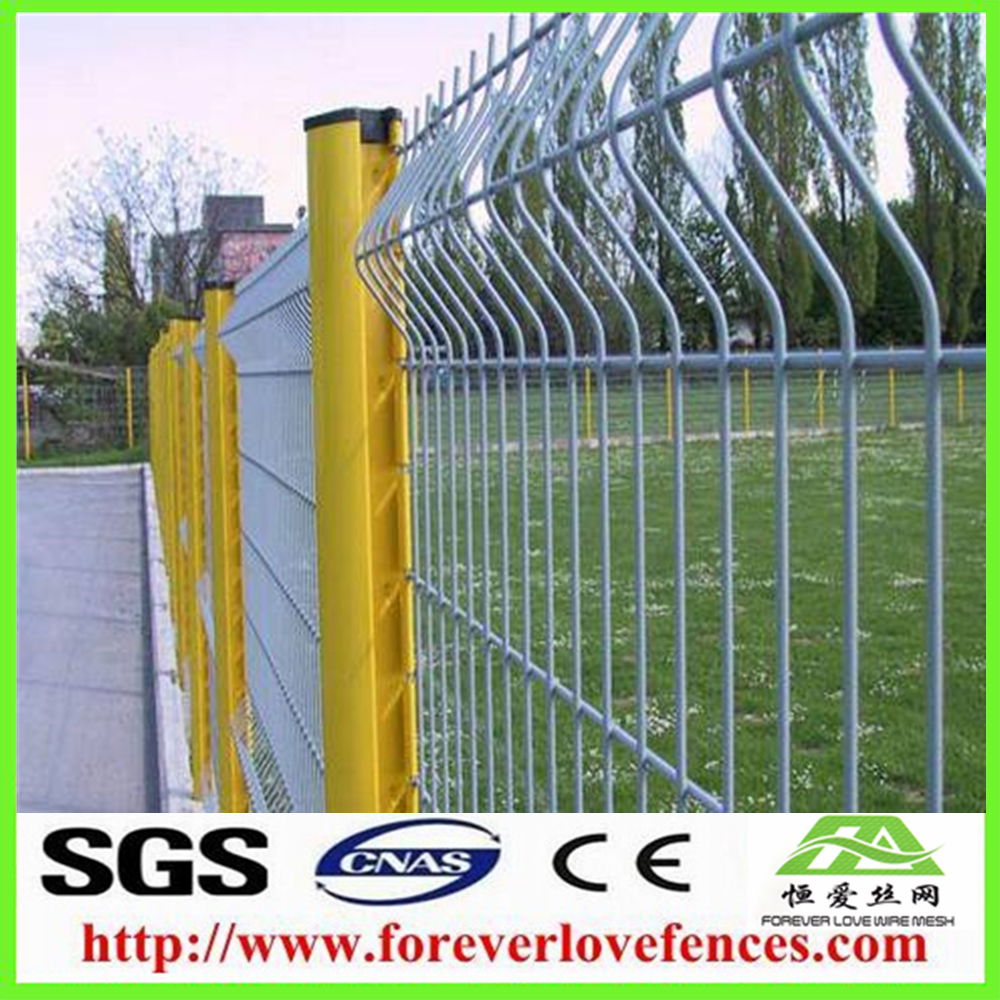 China manufacturer curved welded wire mesh panel fence, triangular bending fence 3