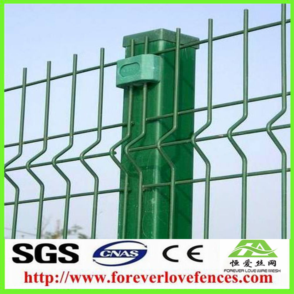 China manufacturer curved welded wire mesh panel fence, triangular bending fence 4