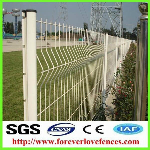 China manufacturer curved welded wire mesh panel fence, triangular bending fence 5