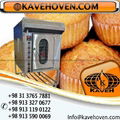 Rotary oven for baking bread