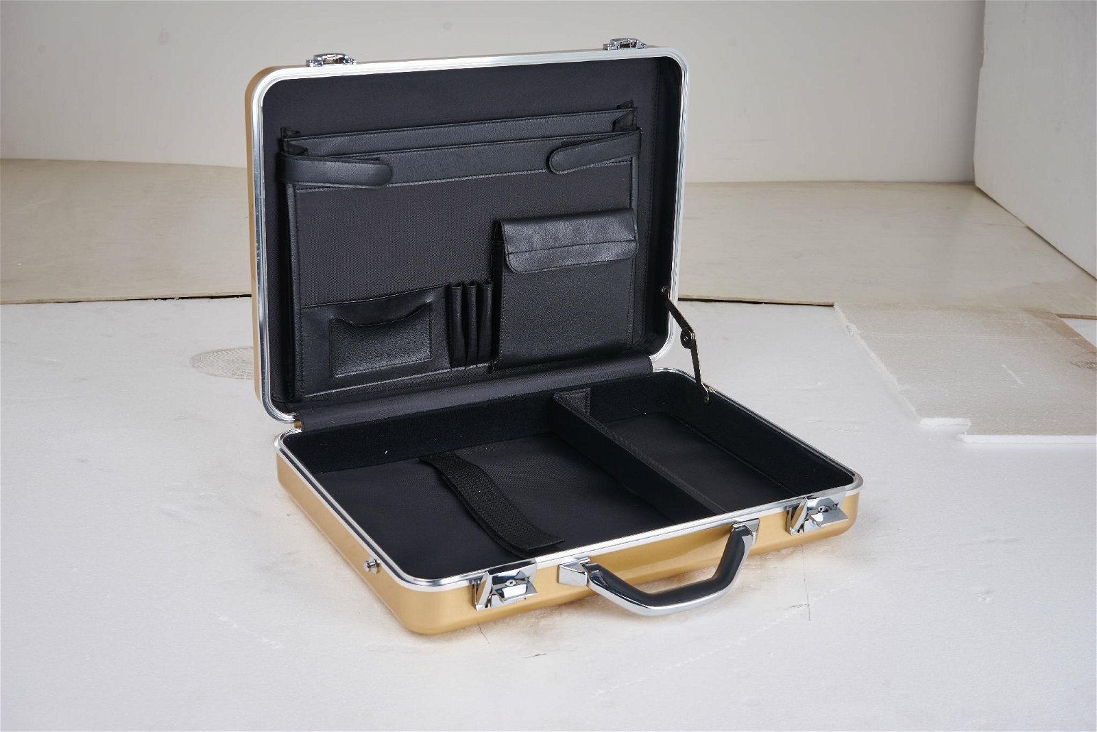 Anodize Aluminum Alloy Attache Cases For Carry Documents or Laptop Computer 4