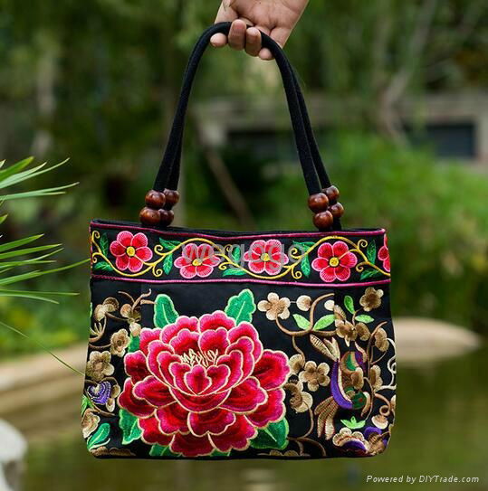 Boho women's flower embroidery handbag canvas shoulder bag