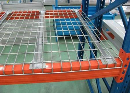 Steel wire mesh decking for pallet rack 3